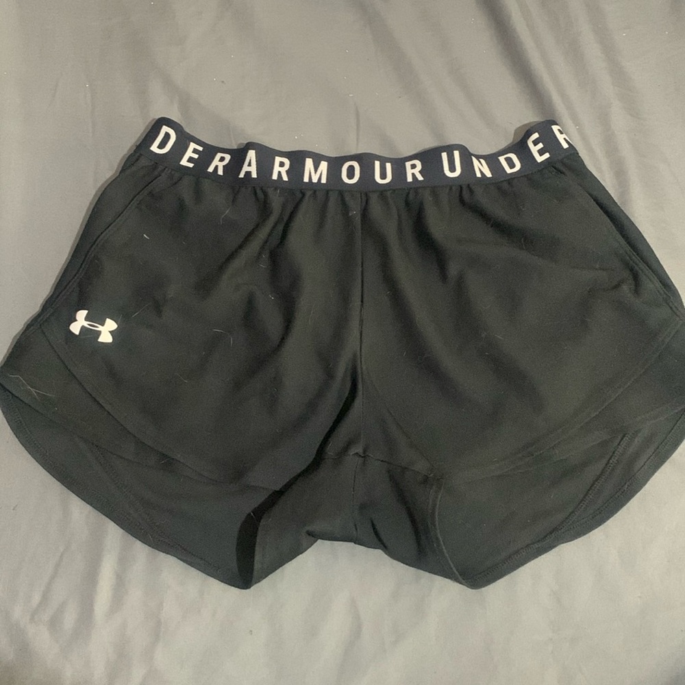 Under armor athletic shorts with pockets